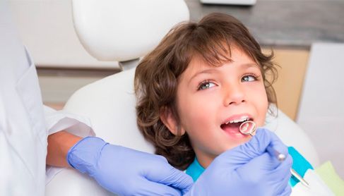 Niño en odontología